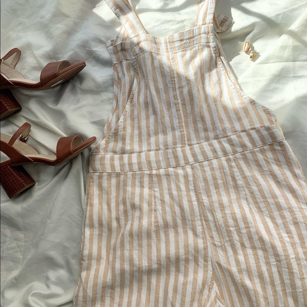 Hollister Romper - Picture 2 of 2